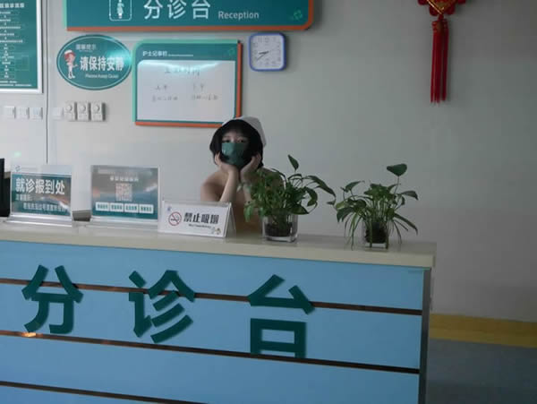 极品网络红人萌萌的奶卉闺密小护士无圣光套图