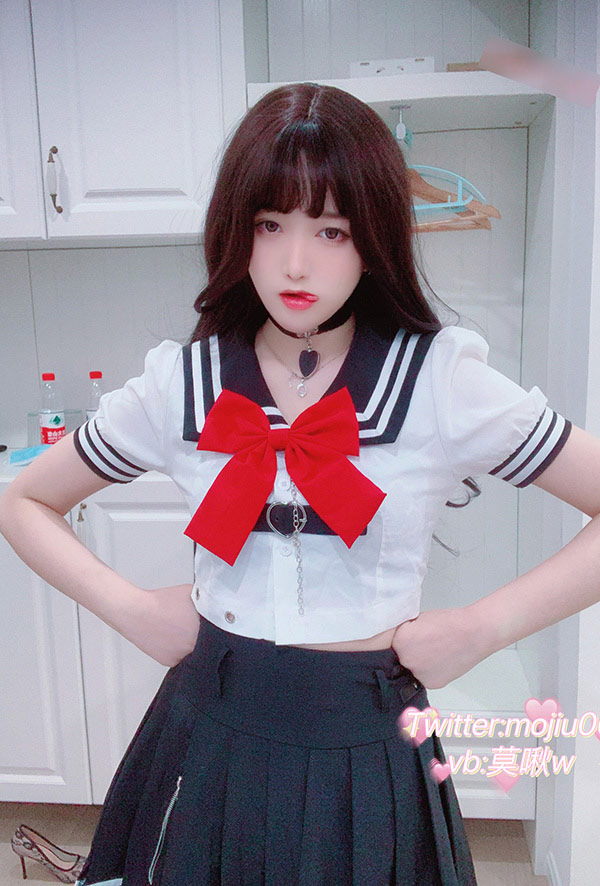 福利姬小青茗之露脸JK定制红色丝袜