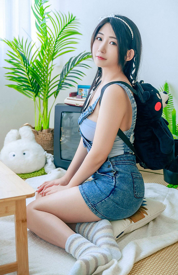 美女肉包Mini 小表妹牛仔背带裤情缘