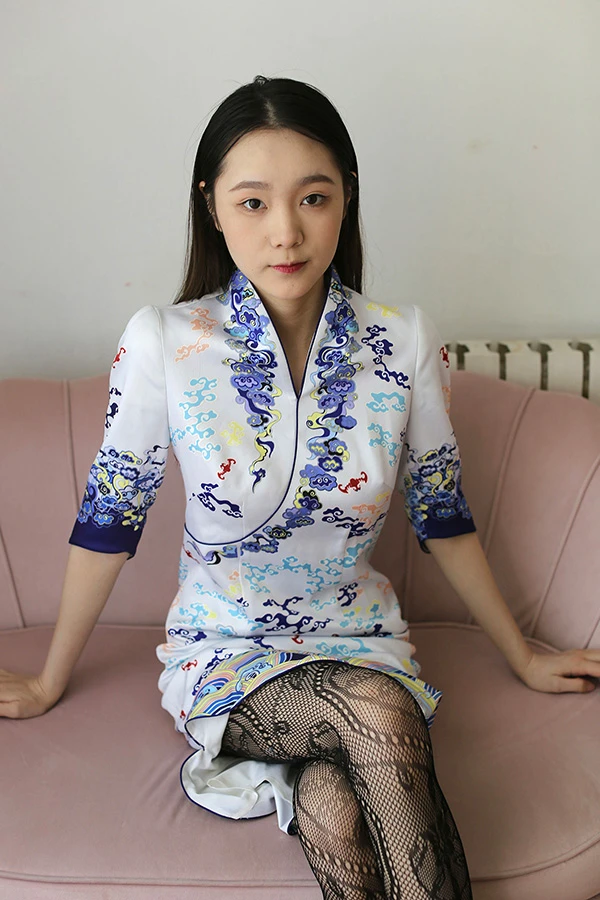 高颜值清新学妹小芳下海无圣光人体视图