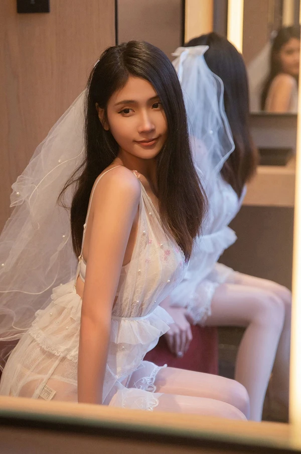 秀人女神刘婷婷女友婚纱湿身泡泡唯美私购流出