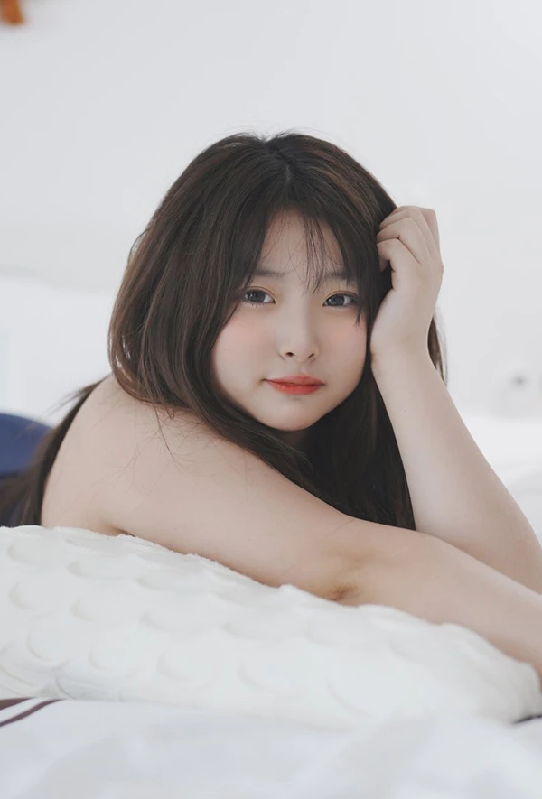 甜美女神@洛宝私拍唯美无圣光尺度图集