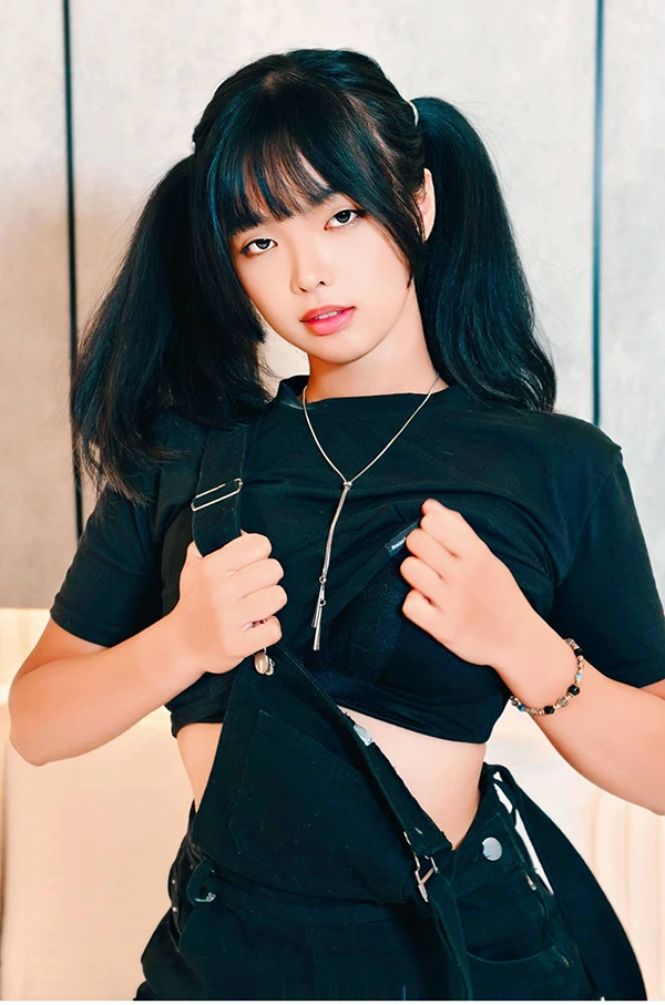 双马尾美女五十黑色背带裤无圣光人体图集