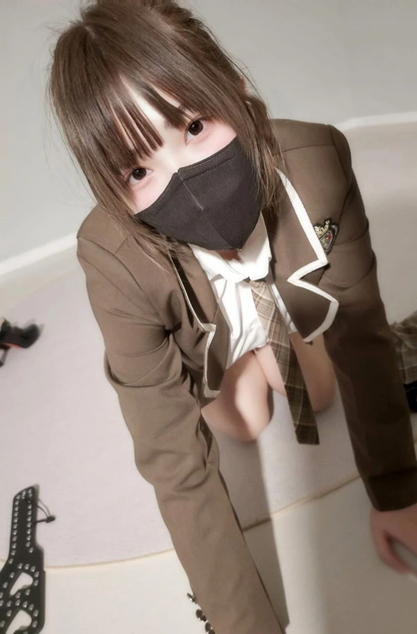 推特美女@小小Q(奴小Q)白嫩美乳无圣光图集